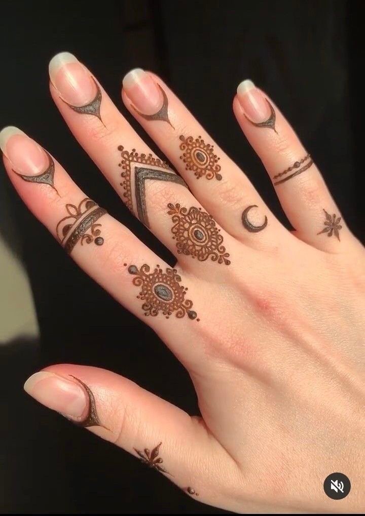 finger mehndi design4