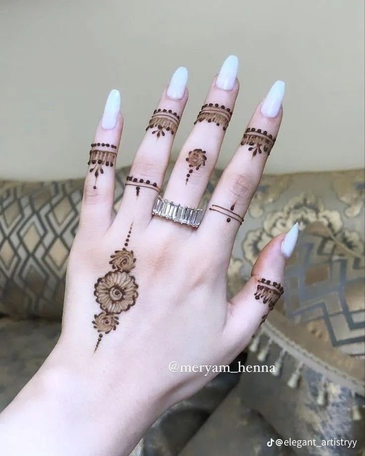 finger mehndi design5