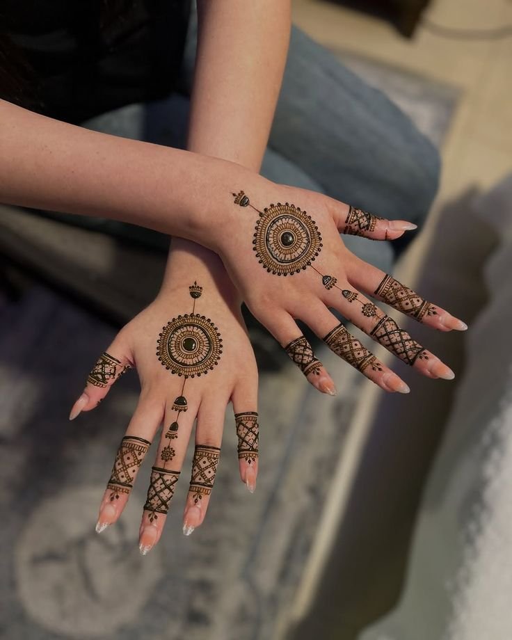 new circle mehndi design