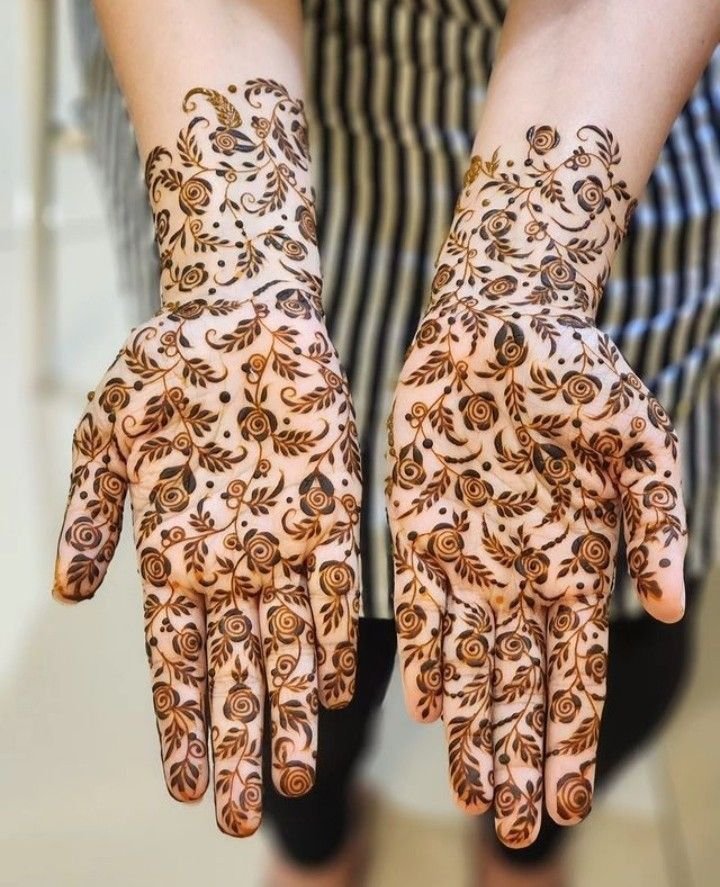 Dubai Mehndi Design – Simple Yet Beautiful Looks